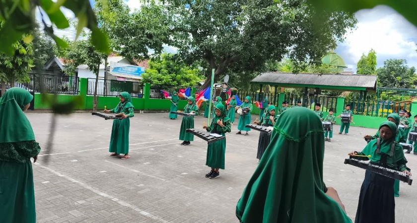 Irama Ceria Warnai Kegiatan Ekstrakurikuler Drumband